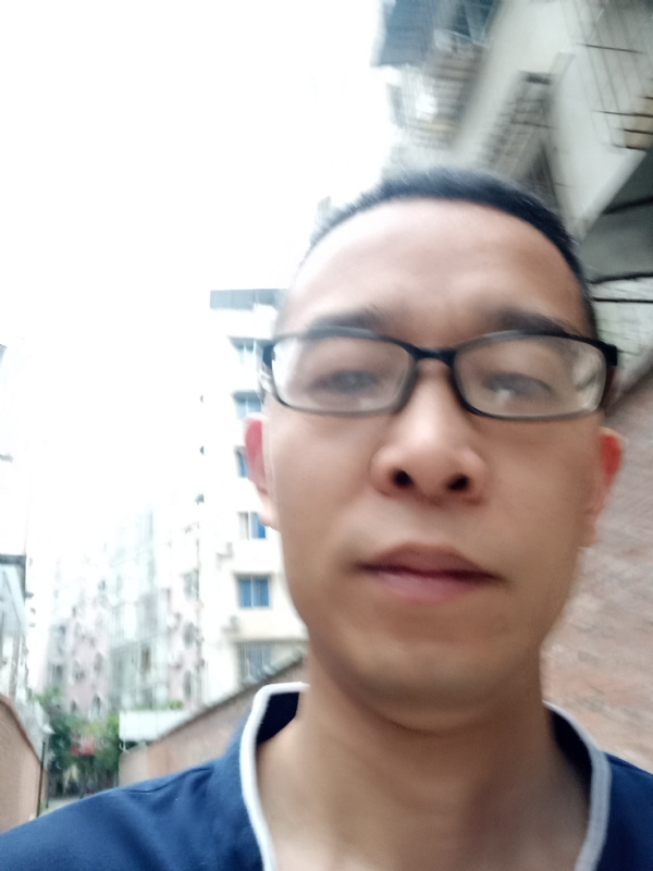 眼镜的第一张照片--成都中老年相亲网